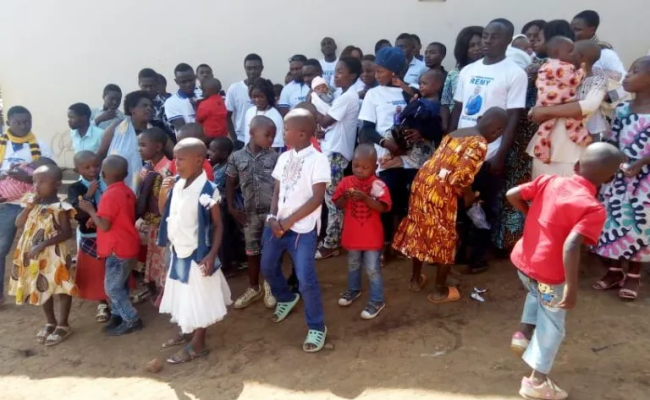 Orphelinat CED -Compassion des Enfants en Détresse dans le programme Undugu de AMANI KWETU.